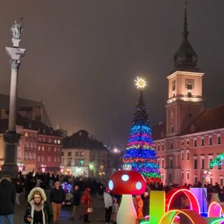 A tak było wczoraj na Starym Mieście w Warszawie 🎄🎄🎄🎅🎁

Czekacie na Święta?

#warszawanocą #warszawa #święta #warszawailuminacje #bożenarodzenie