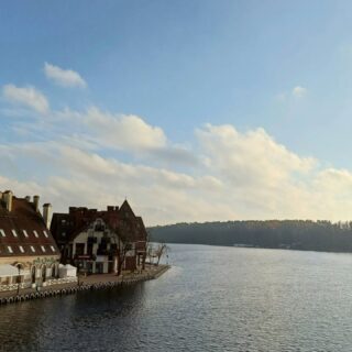 A tak było jeszcze wczoraj na Mazurach : ) listopadowe słońce w Mikołajkach 

#mazury #mikołajki  #tropikanawaterpark #golebiewskimikolajki #jesien